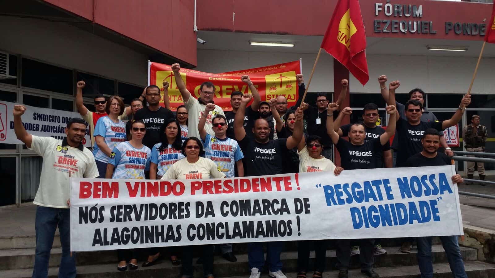 Eserval Rocha cancela inauguração de Juizado em Alagoinhas ao ver protesto de servidores