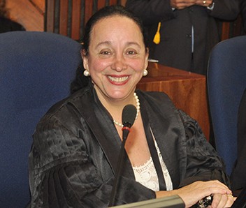Tentarei ver os servidores com um olhar humano, diz presidente eleita do TJ-BA