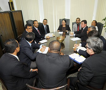 Presidente do TJBA recebe visita de representantes dos sindicatos e de associação