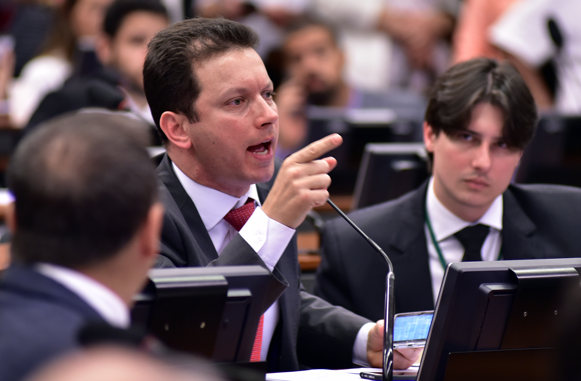 Pré-candidato a prefeito, deputado Marchezan Jr. chama servidores de vagabundos