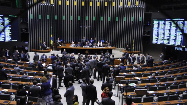Comissão especial do Novo Regime Fiscal adia para dia 25 votação da redação final