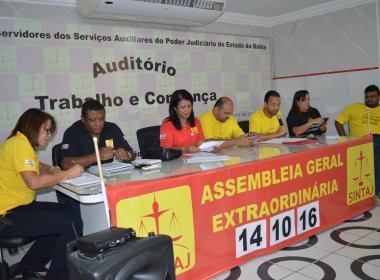 Servidores da Justiça decretaram estado de greve em assembleia