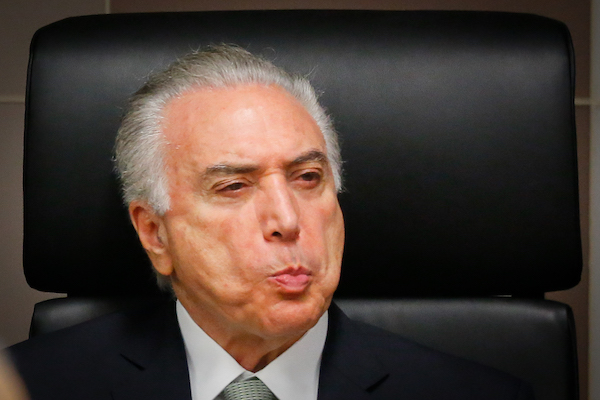 Câmara fecha os olhos para a corrupção e salva Temer em nome da “economia”
