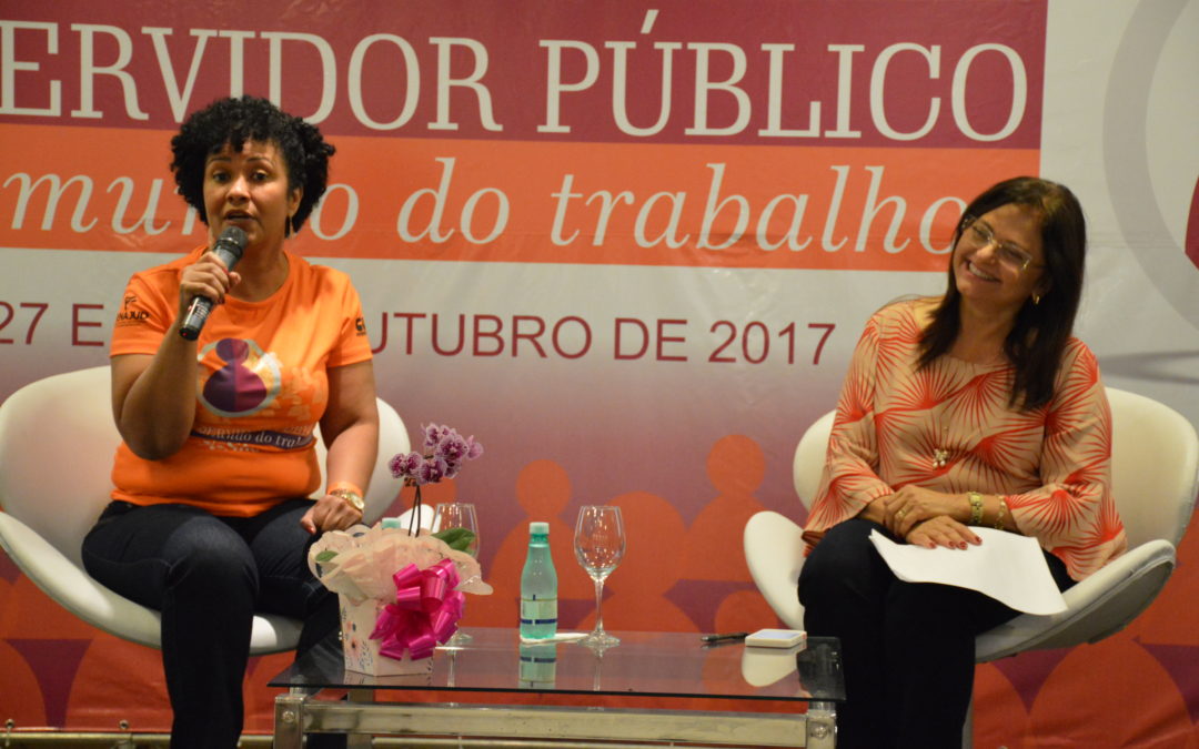 Ataque ao funcionalismo público é tema principal em segundo dia de seminário