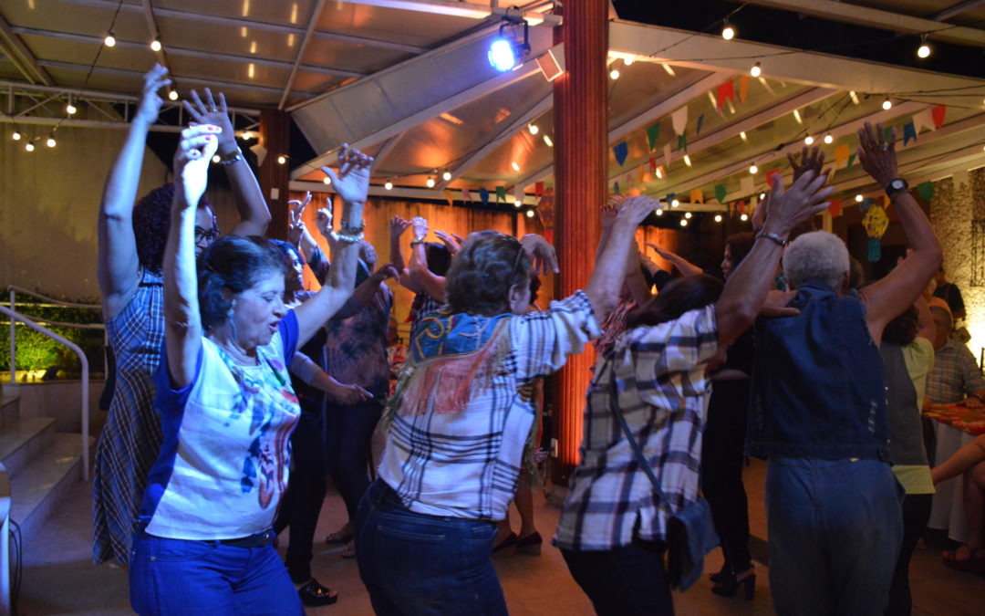 São João dos Aposentados: Reencontro, animação e política