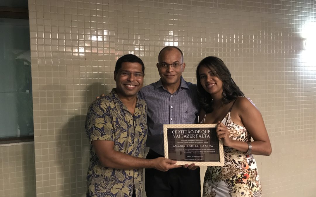 Trabalhadores do Juizado de Itabuna homenageiam juiz por boas práticas